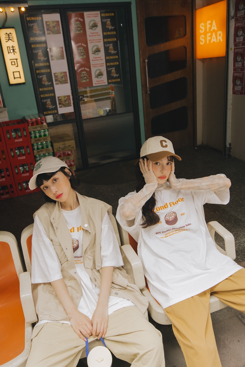 是餐廳還是服飾店？貳樓聯手QUEEN SHOP推聯名餐點與聯名服飾，搶佔少女市場