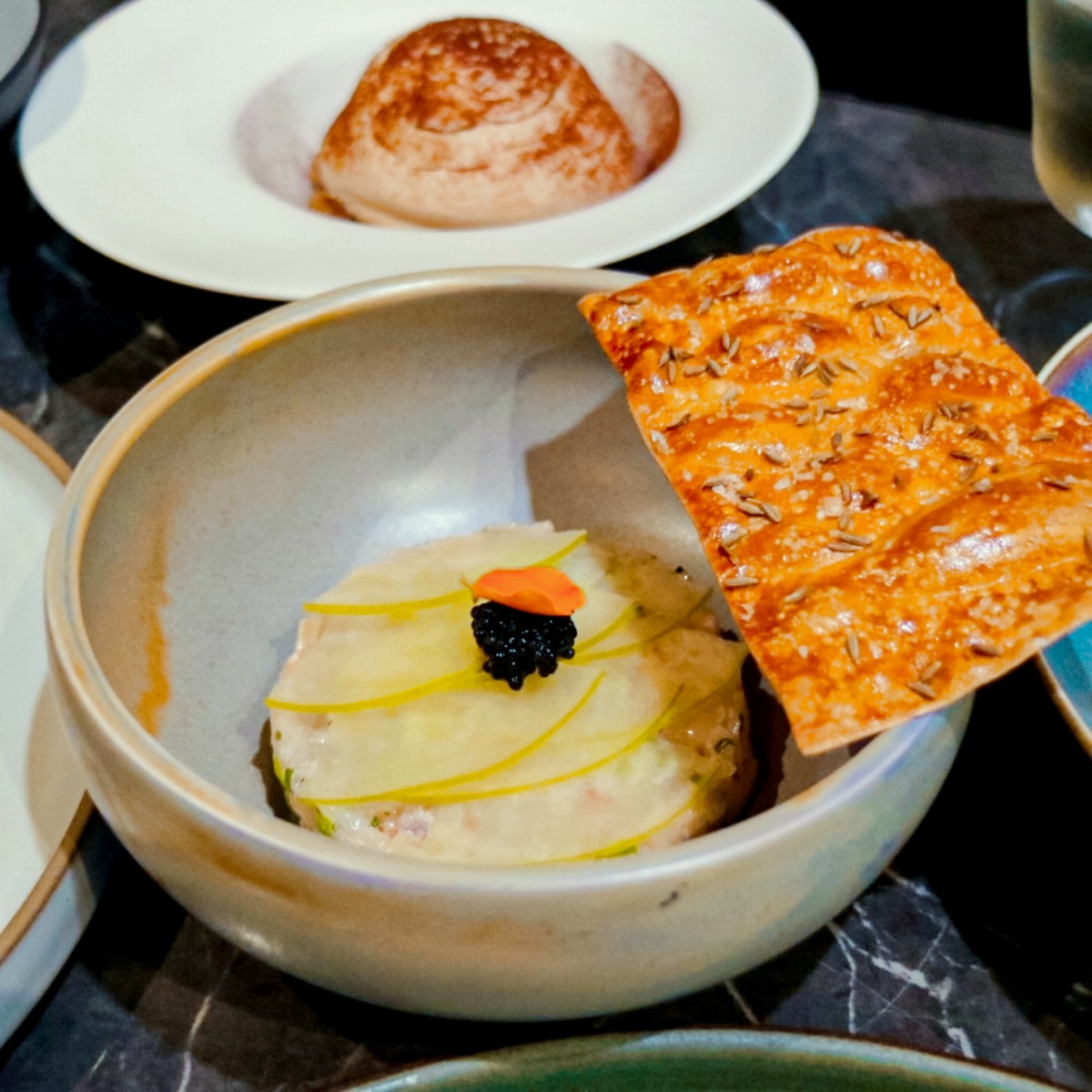瑪黑餐酒夏季菜單登場！牛排佐綠豆炒菜脯、仙草雞湯，用台味mix歐陸料理為味蕾帶來驚喜感