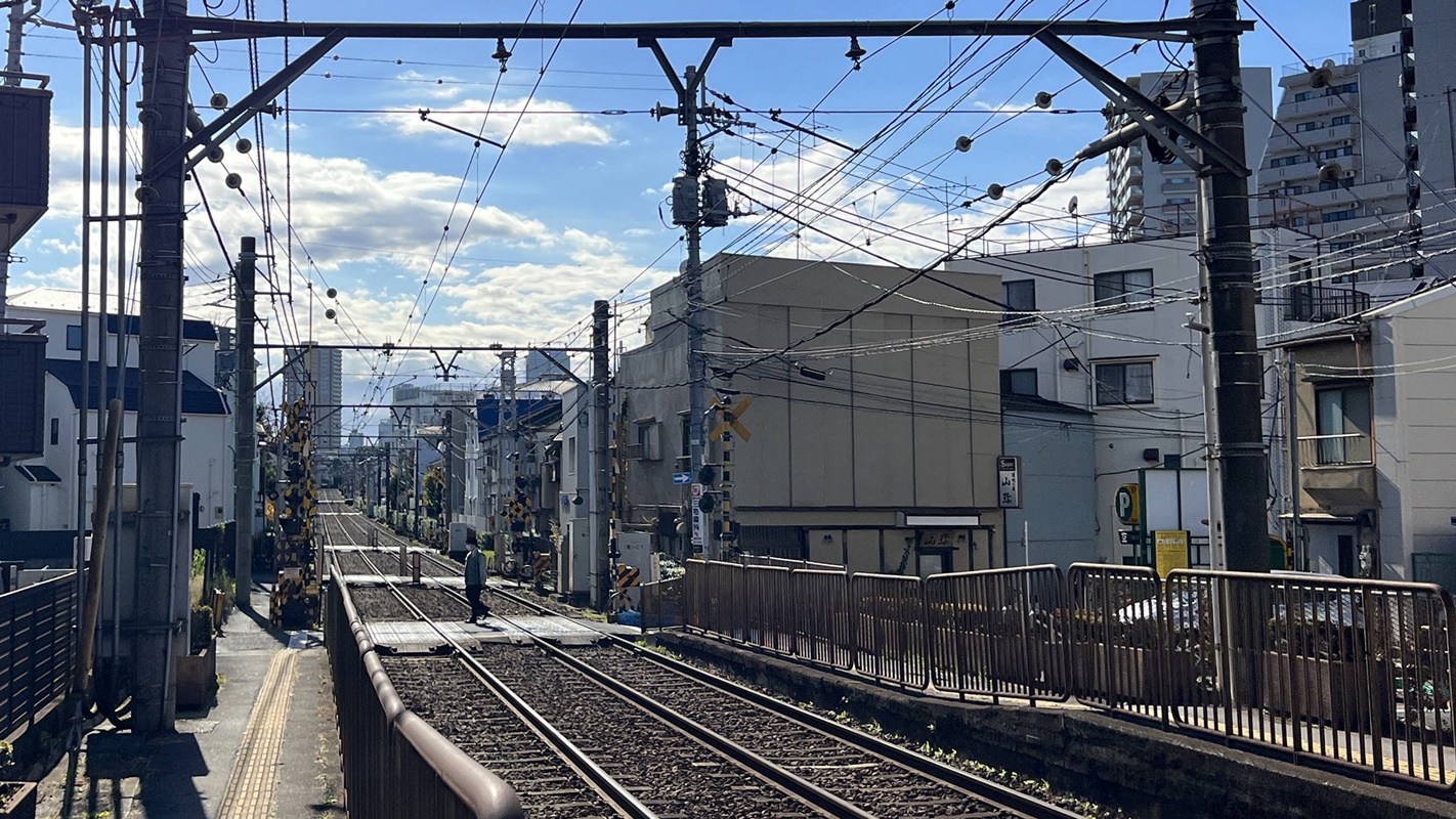 從另一個角度體驗東京旅遊：搭著東京都電荒川線緩緩前行，發現東京人竟生活地如此恬靜