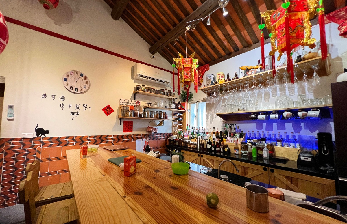 走入暖心精緻的金門老屋，隱身金沙村的私廚餐酒館、東沙村的甜點咖啡廳及瓊林聚落的風格民宿