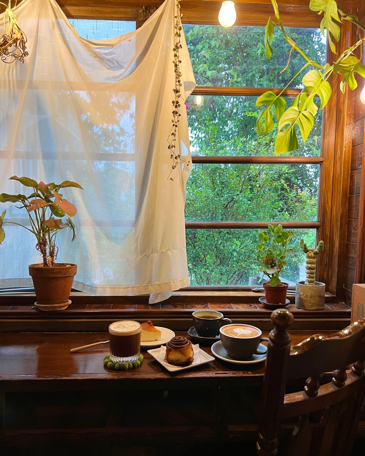 走入暖心精緻的金門老屋，隱身金沙村的私廚餐酒館、東沙村的甜點咖啡廳及瓊林聚落的風格民宿