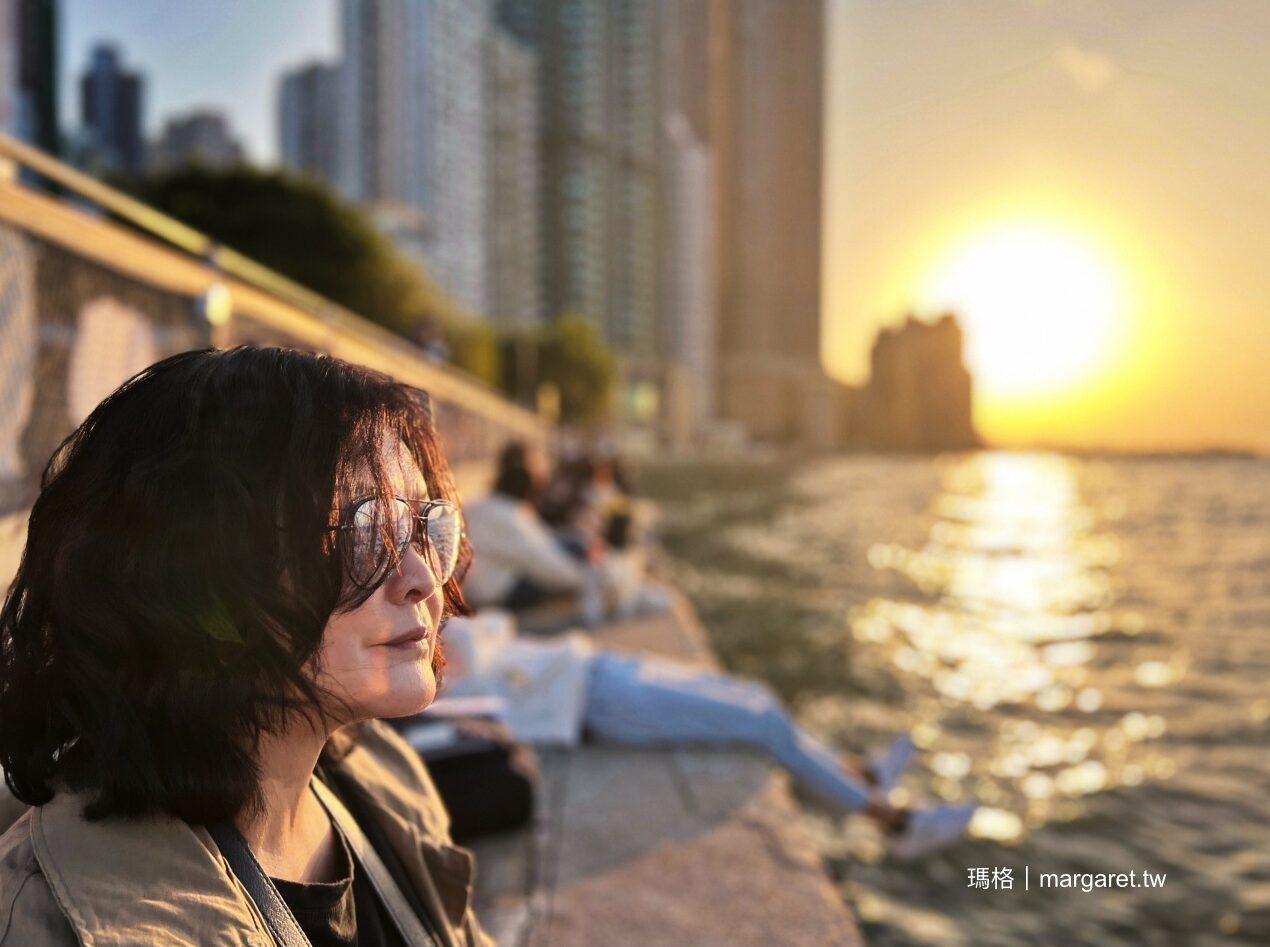 香港藝術亮點。維港新活力｜灣仔水上運動樂園可愛公仔。堅尼地城卑路乍灣海濱落日