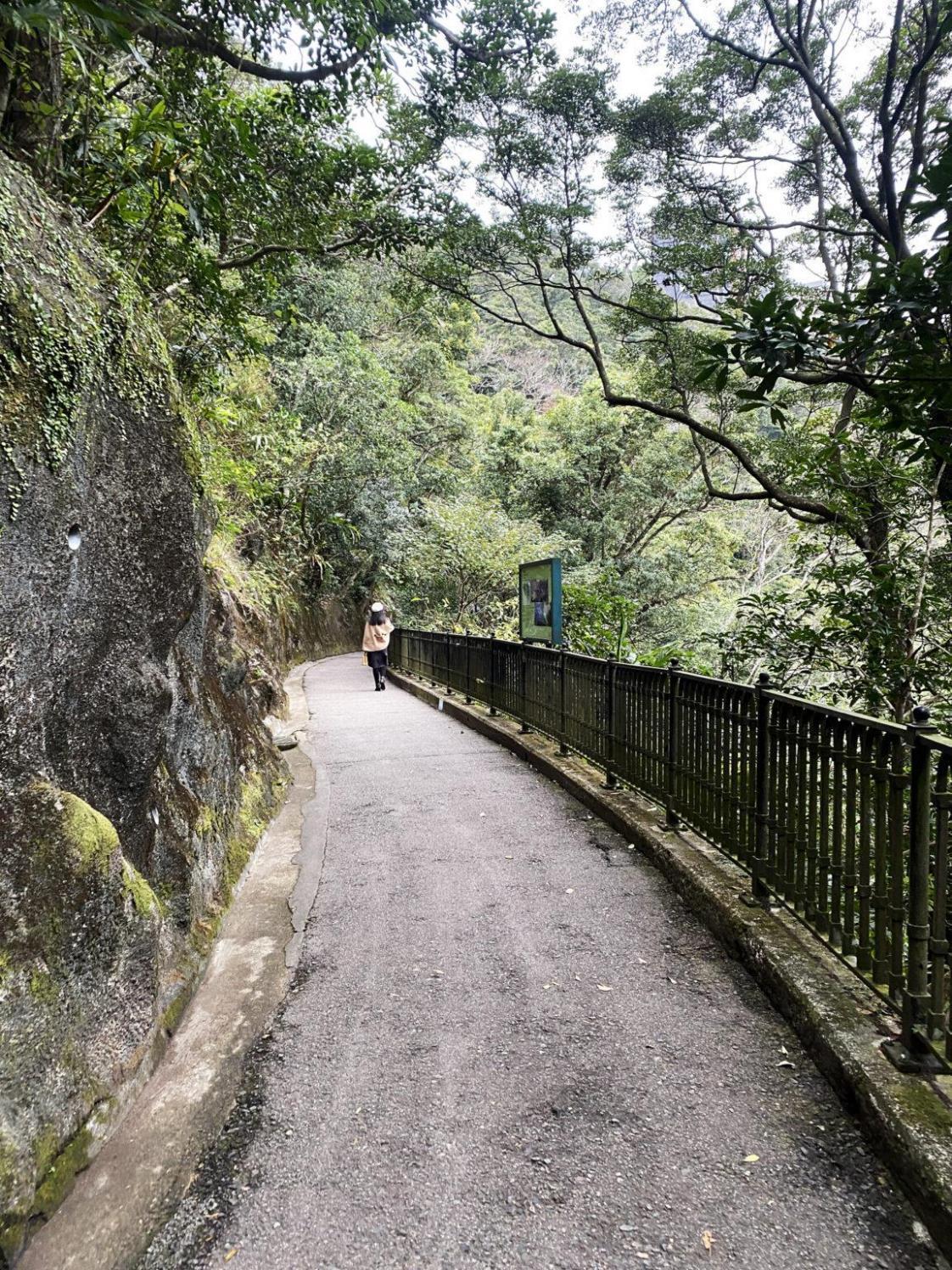 香港太平山纜車站全面翻新 山頂盧吉道觀景台看到不一樣的香港 搭公車下山品嘗香港最棒的川菜