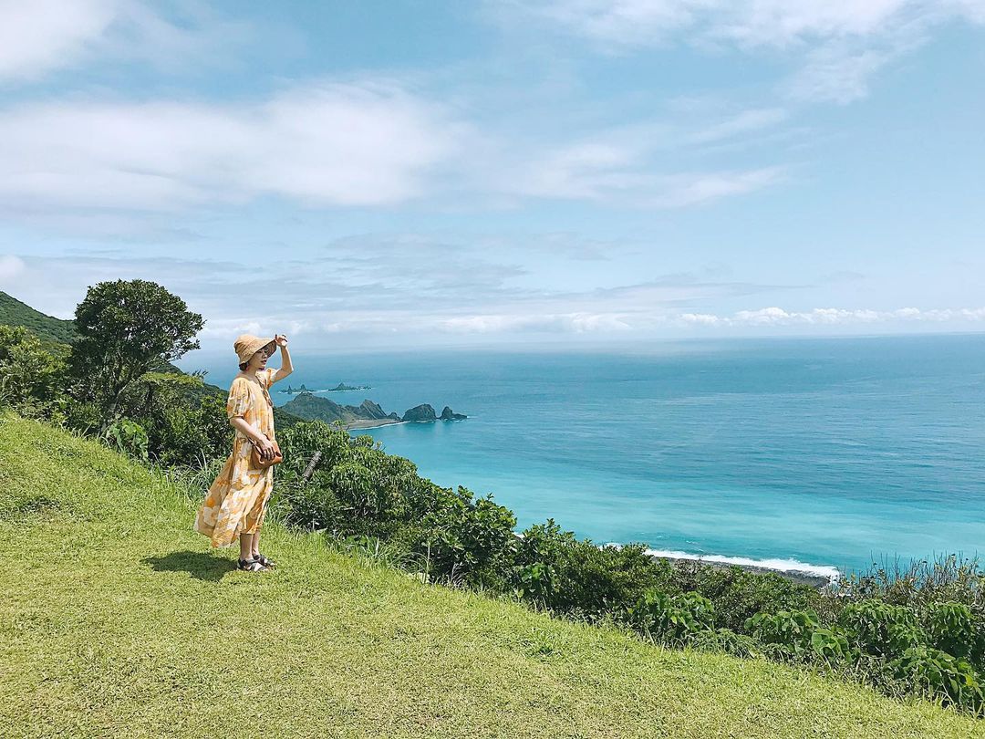 來場浪漫離島旅行！蘭嶼必玩景點總整理：到東清灣看日出、青青草原賞夕陽，還有超美消暑秘境野銀冷泉