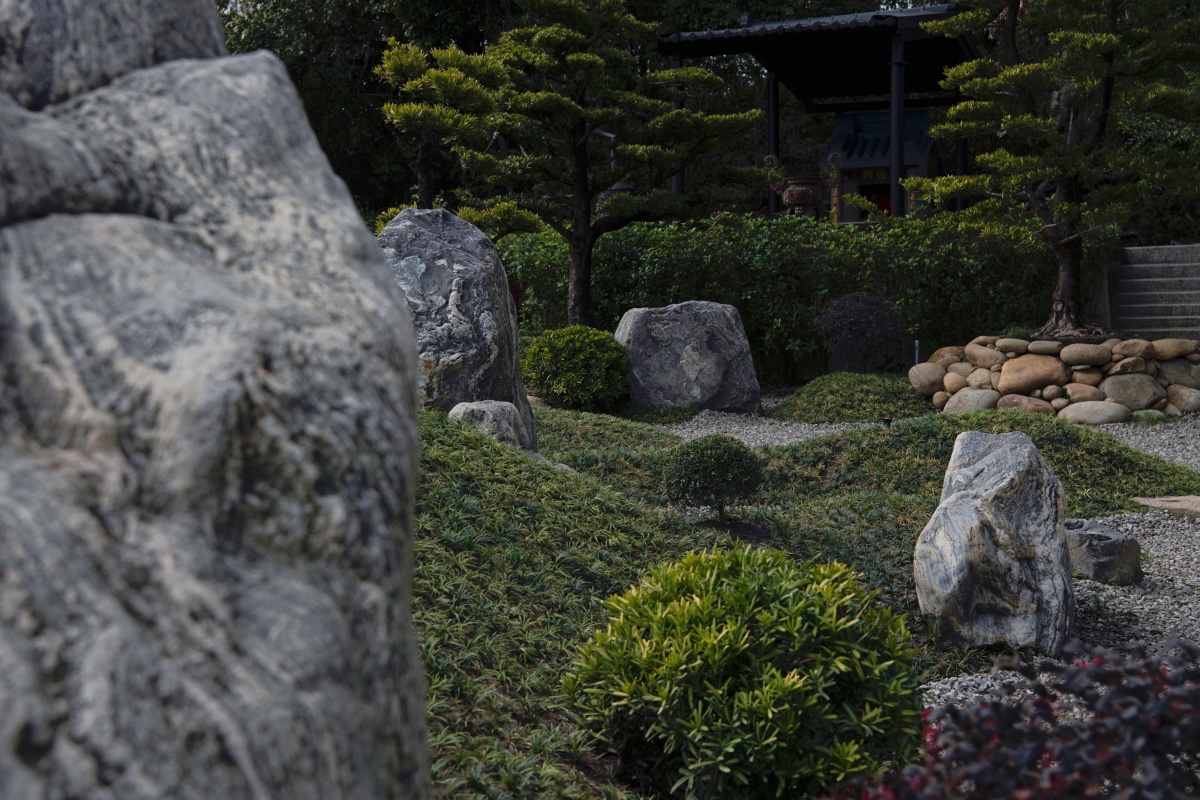 台中預約制景觀餐廳「枯山円敷」登場！日式山水庭園超好拍，還能吃到奢華金箔午茶組
