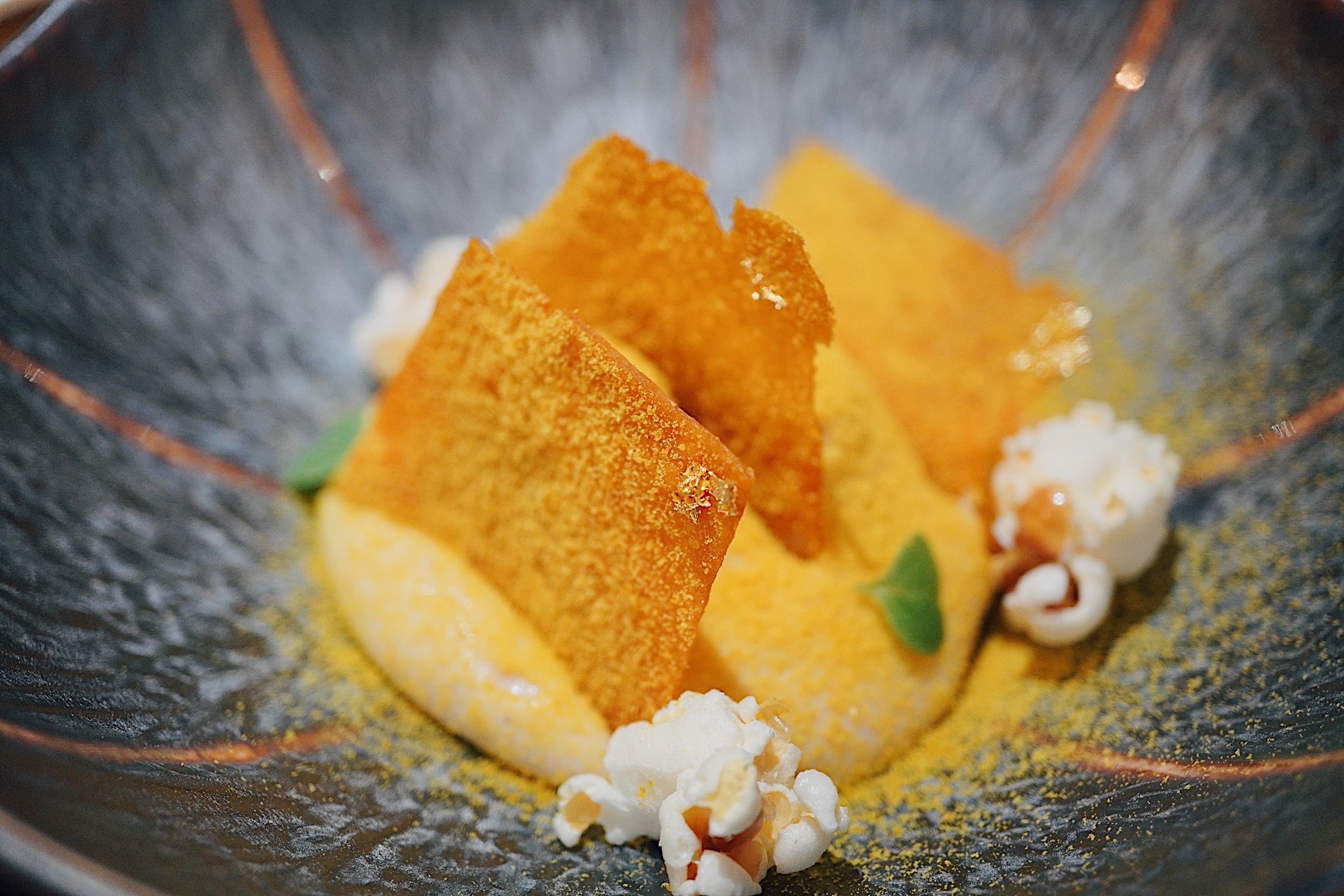 從葷食角度出發設計的Fine Dining 蔬食高級餐廳「curious」：用意想不到的食材，製作餐盤上的美味