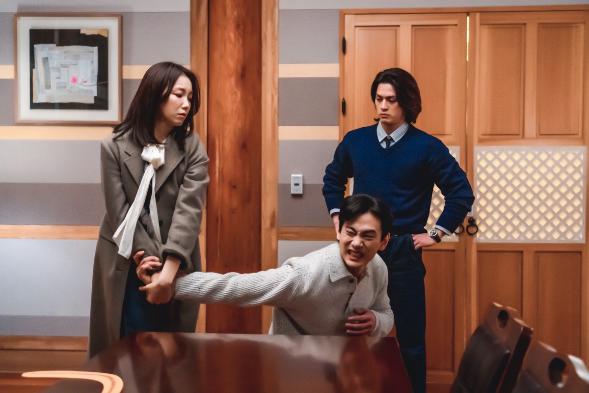 沒有負擔的熟齡戀愛喜劇劇！Netflix 《戀愛大戰》好看到一口氣完食10集