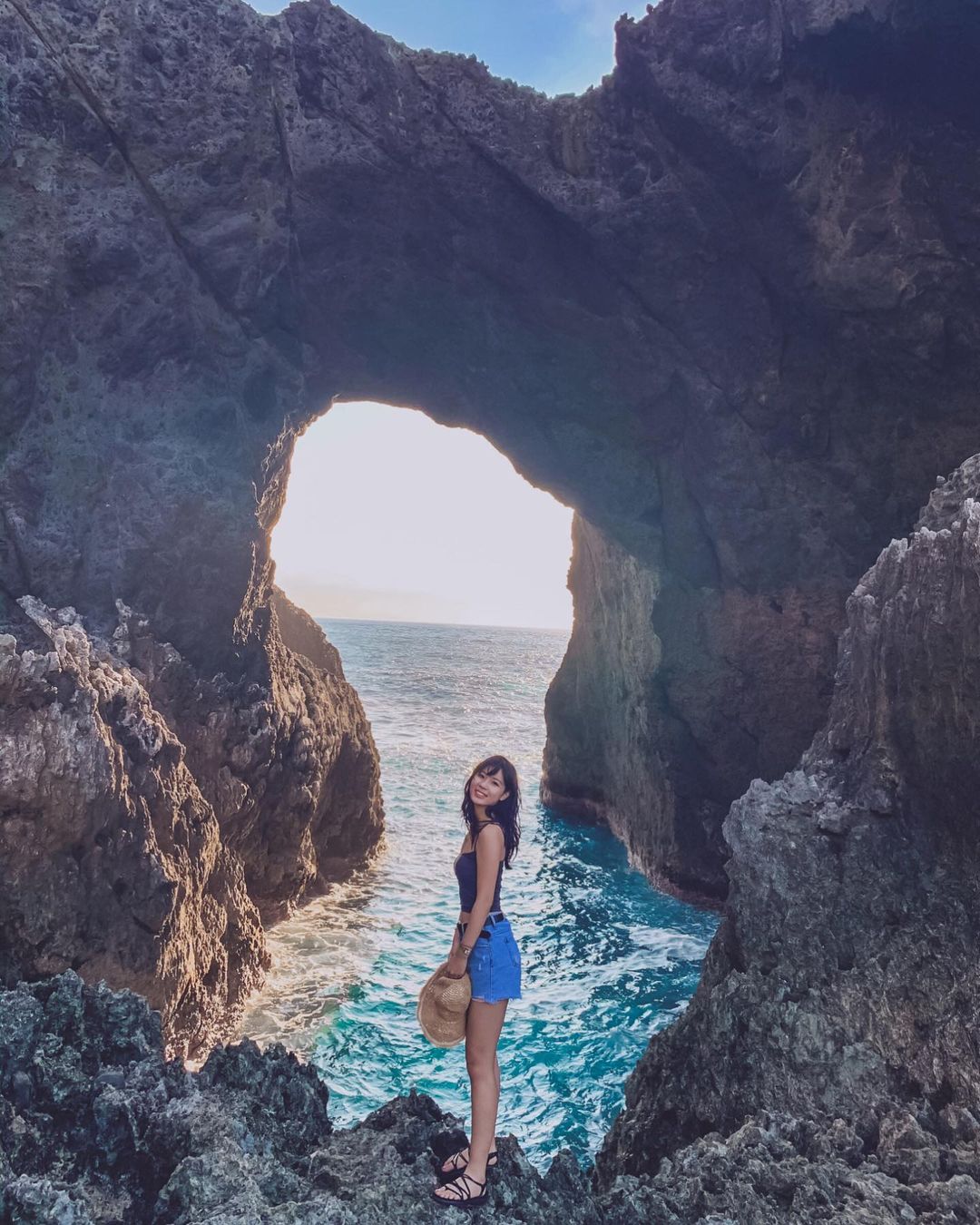 來場浪漫離島旅行！蘭嶼必玩景點總整理：到東清灣看日出、青青草原賞夕陽，還有超美消暑秘境野銀冷泉