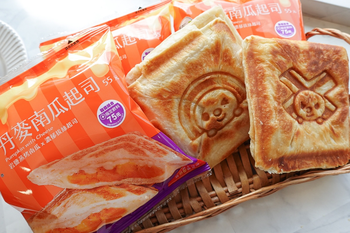 黑色霜淇淋超級酷！7-11萬聖節推黑色牛奶糖霜淇淋，熱壓吐司也同步推出新口味
