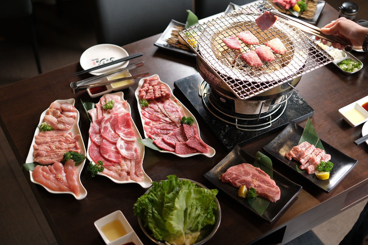 一邊看WBC世界棒球經典賽、一邊吃燒肉！排隊名店「焼肉ショジョYakiniku SHOJO」推期間限定肉盤優惠