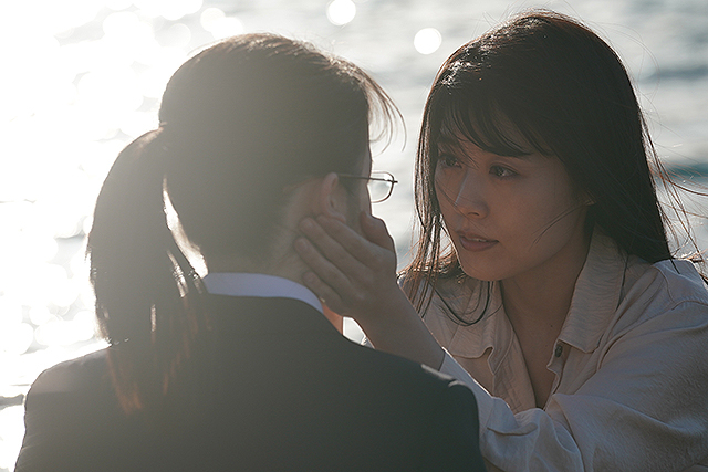 Netflix日本電影《我是千尋》暖心療傷金句總整理：「我們全都是住在人類軀殼裡的外星人」