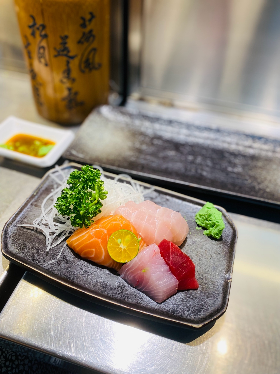 基隆仁愛市場好吃驚！咖哩炒麵、高品質生魚片、手沖咖啡一次打包