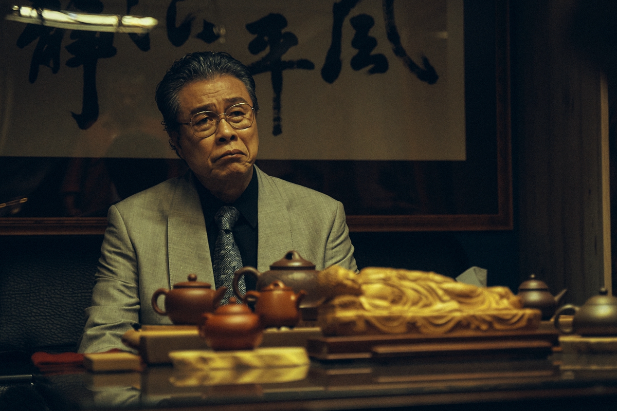 【膝關節影評專欄】Netflix《八尺門的辯護人》，史上最多原地自爆的台劇元素，廢死、移工、原住民樣樣難拍樣樣強