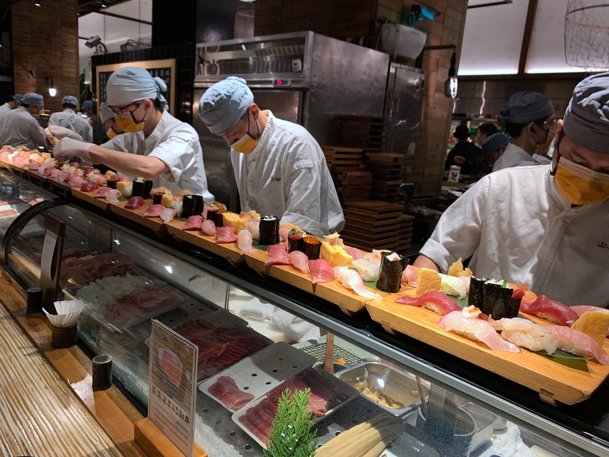 站著吃別有一番風味？台北5間立食餐廳，韓式、日式、小酌通通有！