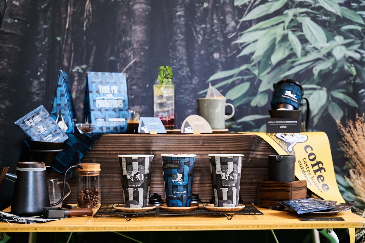 餐飲界也跟上露營潮！好丘、cama café齊推野營風限定店裝和新品，在城市裡也能享受愜意氛圍