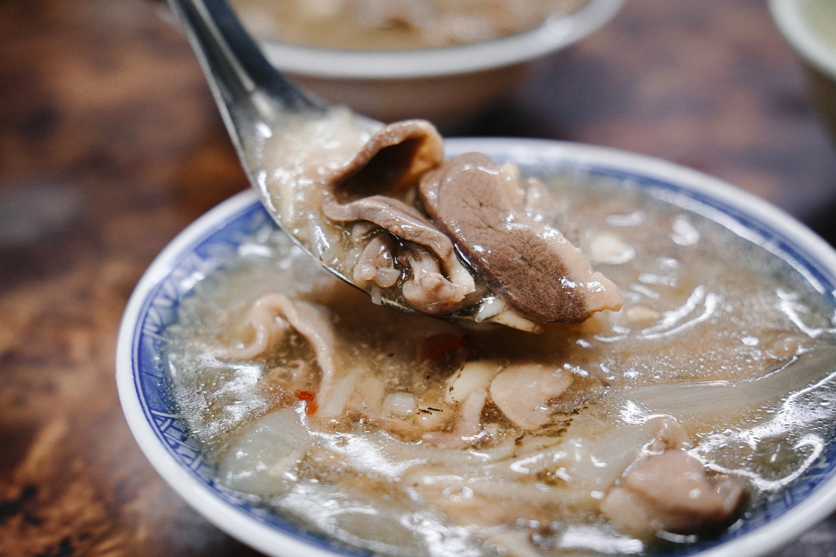 走進新莊四維市場探索當地美味！原滷味、劉家豆花、北港生炒鴨肉羹……下新莊的美食聚集地