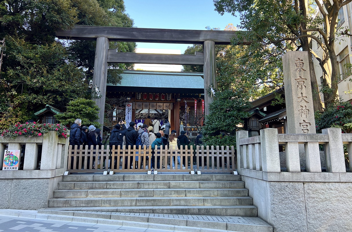 詩情畫意的結緣神社！跟著東京上班族朝聖隱身商辦街區的「東京大神宮」