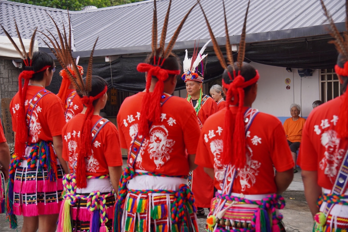 直擊阿美族山興部落豐年祭現場！耆老、頭目與青年會的對接，透過年輕思維延續傳統習俗