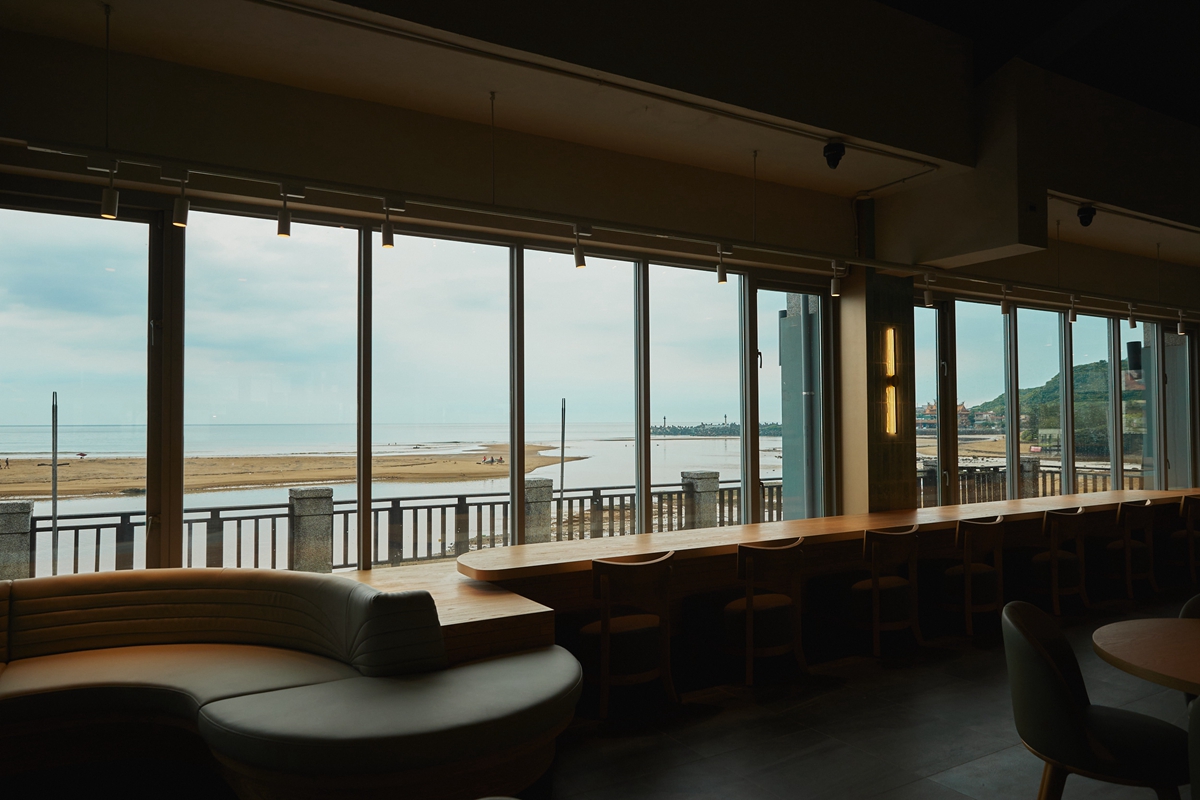 又見星巴克特色門市開幕！東北角「福隆觀海門市」搭配海景、吹著海風喝咖啡好愜意