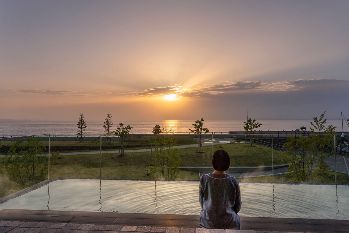 【日本旅行】住在隈研吾設計的旅館裡！星野集團溫泉旅館品牌「界」別府館，重現當地熱鬧溫泉街氣氛