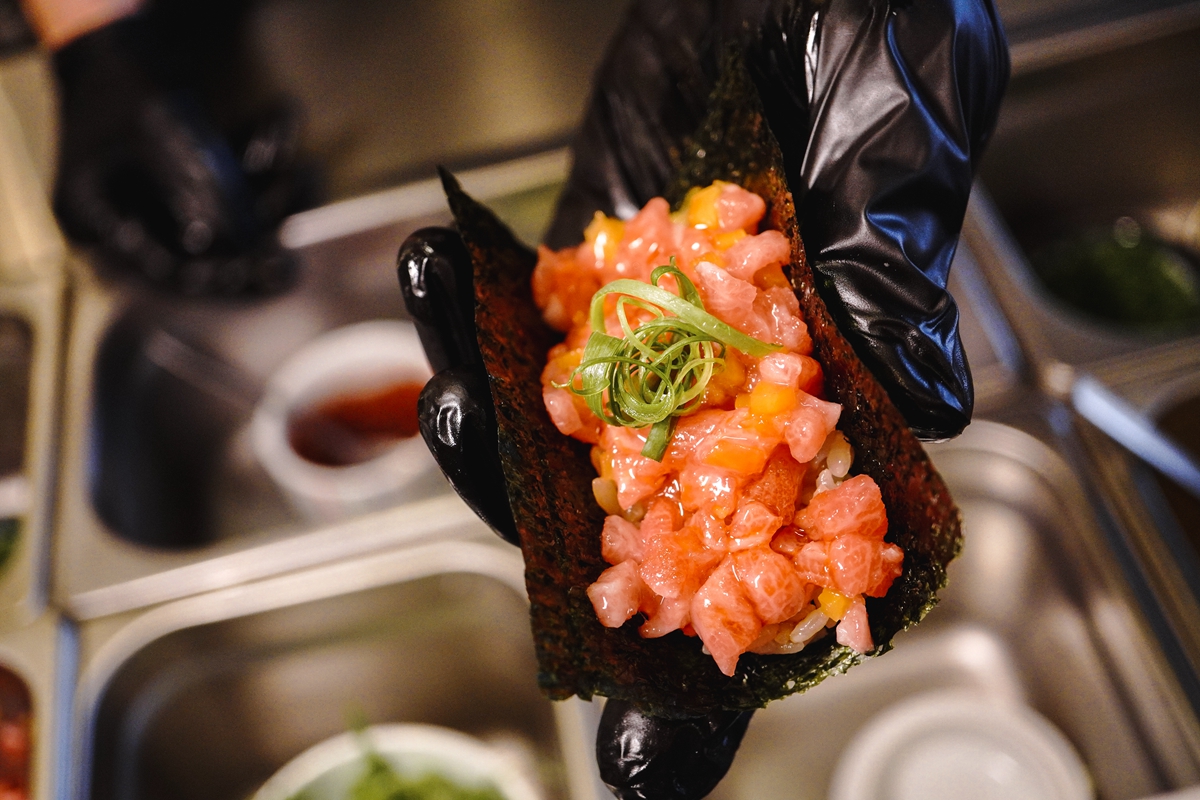 突破傳統日本手卷界線！毛加恩新店「OSSU Handroll & Bar」台北東區開幕，打造加州風格美式創意