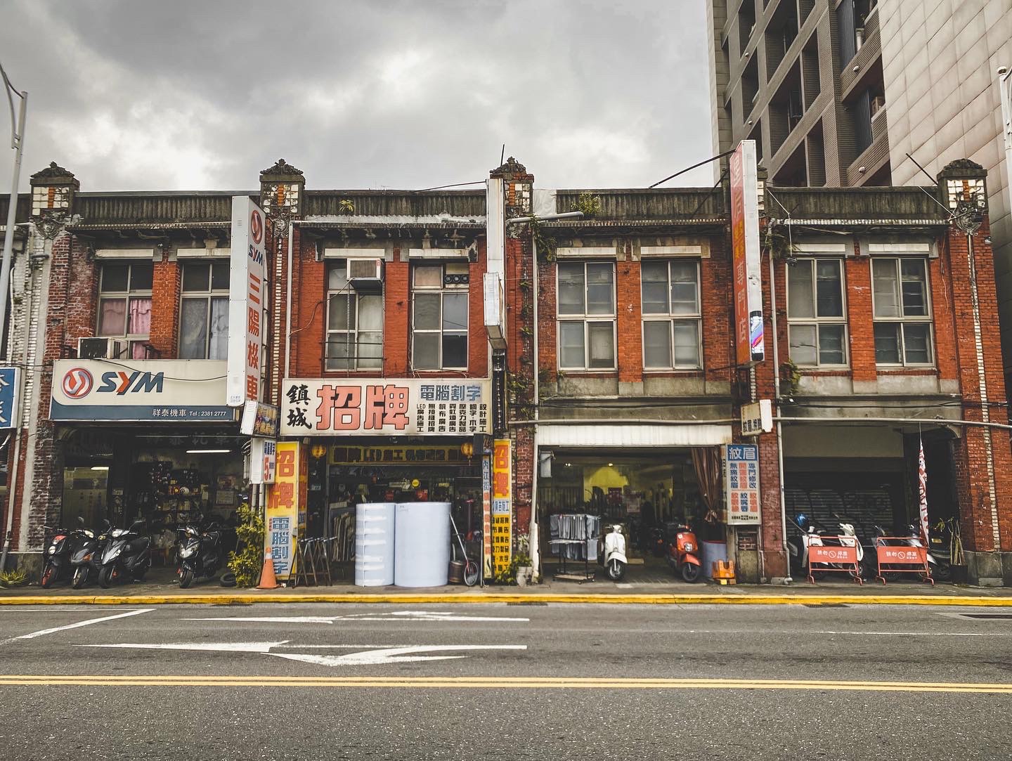 【走讀台北】到台北萬華造訪逝去的地景：林耀堂故居「康定路四連棟」