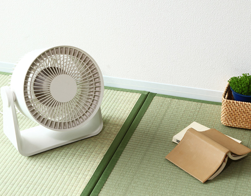 夏天家電想省電絕對少不了它！MUJI無印良品「與風共生」提案、TOSHIBA變頻空調，從冷氣、循環扇、小型電風扇的互補，打造夏日涼感小窩