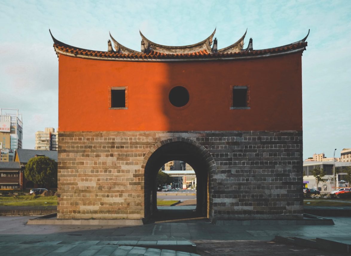 漫步台北車站探索古蹟！北門，台北僅存的清代閩式城門，躍升國門的歷史風華