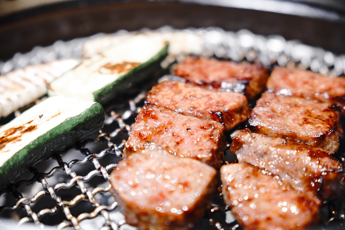 引進日本近江A5和牛入菜！台中一位難求燒肉店「燒肉風間」推奢華和牛新套餐，還有專人桌邊燒烤服務