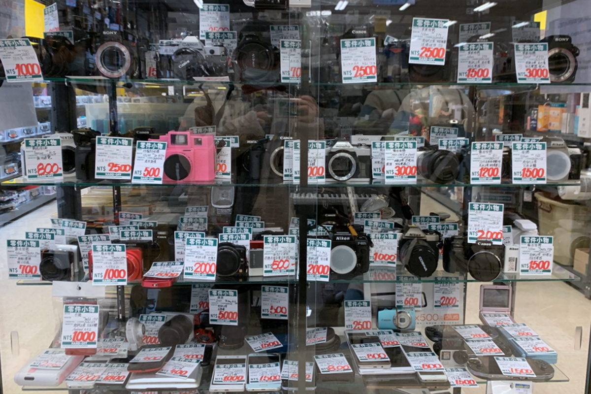 「HARD OFF海德沃福」日本最大二手店台灣也逛得到，3C、名牌、古著逛不完，快點來挖寶吧！