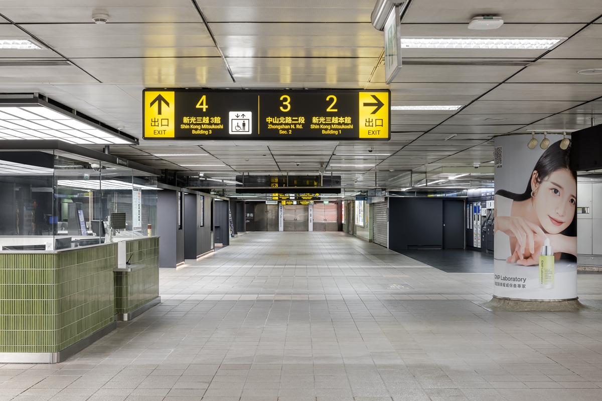 台北捷運中山站優化再出發！納入赤峰街代表綠磚、以深灰色統一站內色系，讓捷運站變得更有質感