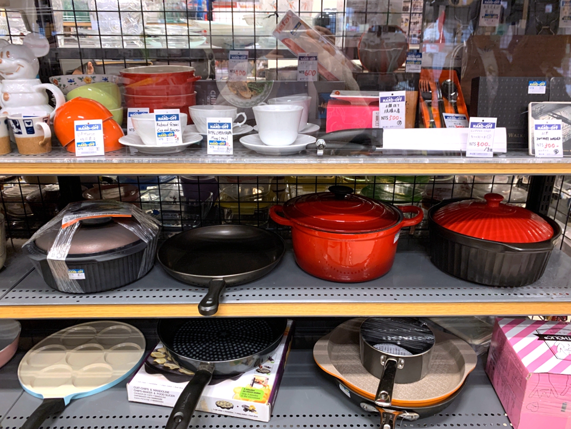 「HARD OFF海德沃福」日本最大二手店台灣也逛得到，3C、名牌、古著逛不完，快點來挖寶吧！