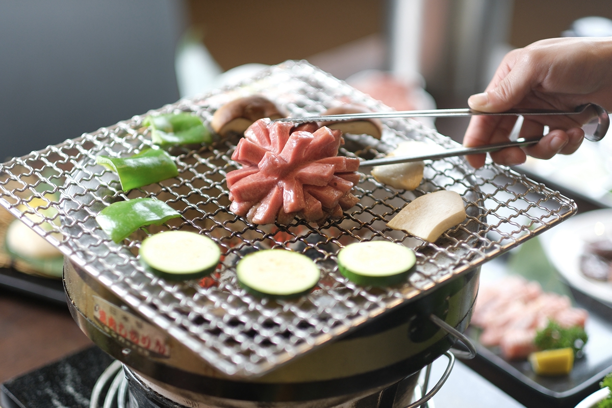 一邊看WBC世界棒球經典賽、一邊吃燒肉！排隊名店「焼肉ショジョYakiniku SHOJO」推期間限定肉盤優惠