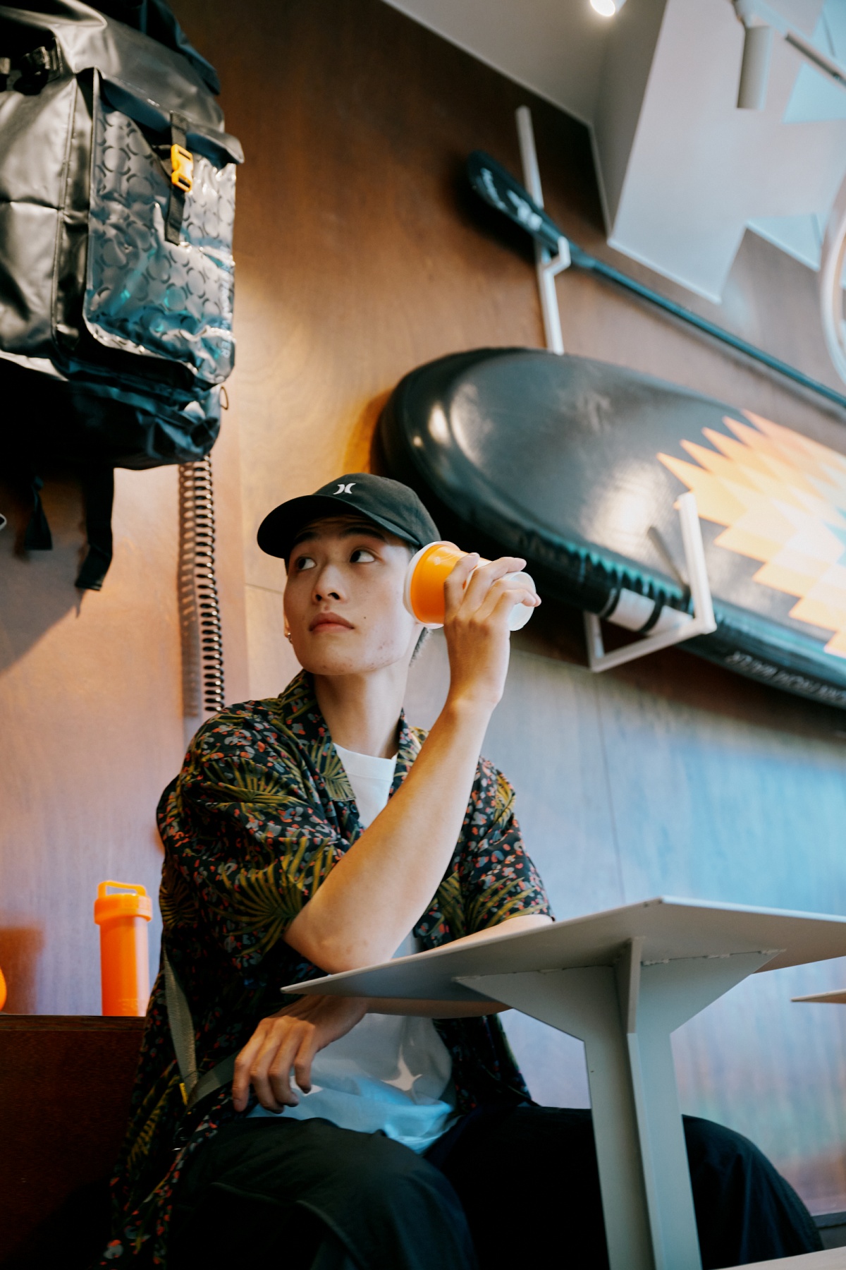 CAFE!N把台中公益店變得好夏天！攜運動品牌Hurley打造「衝浪風」限定店裝，四款夏日輕食飲品同步上市