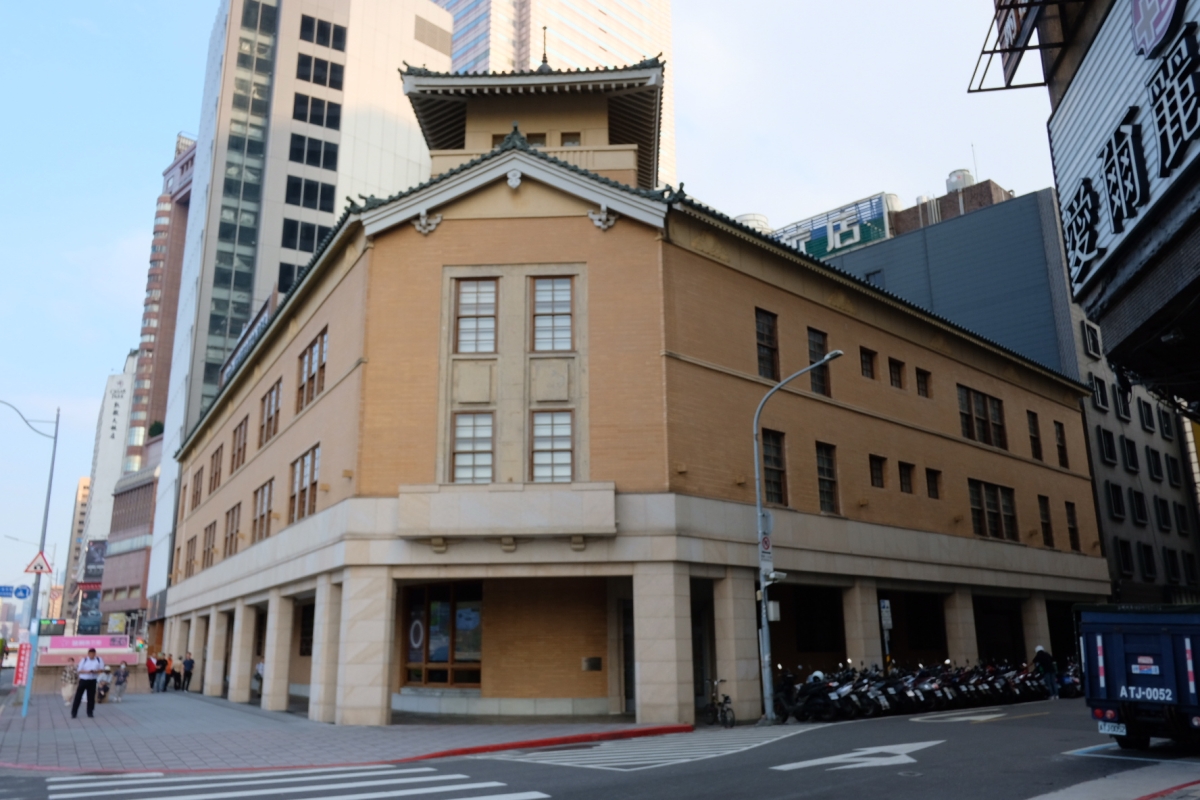 台北有座大阪城？「大阪商船」幻化的攝影中心座落忠孝西路與懷寧街口