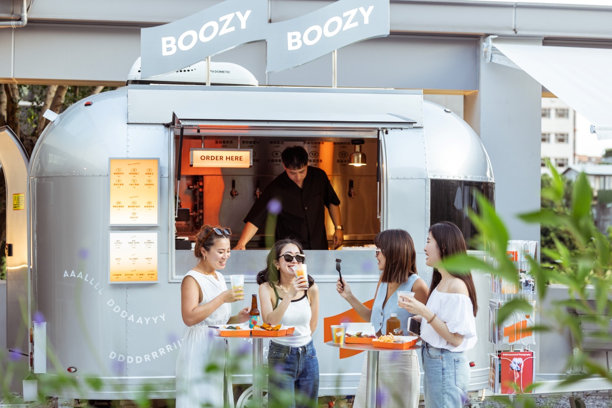 大安區續攤新選擇！全新餐車「Boozy Boozy」集結熱炒小食、啤酒、特色調酒，打造都市裡的休憩站