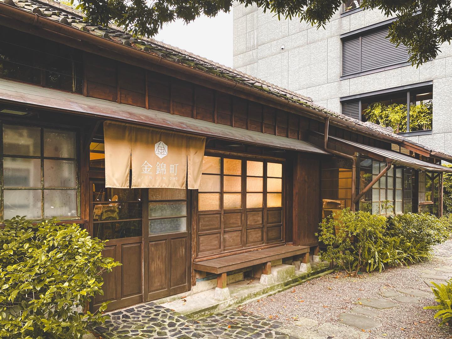 【走讀台北】日式宿舍群中的耀眼伴手禮店：造訪金碧輝煌的「金錦町」