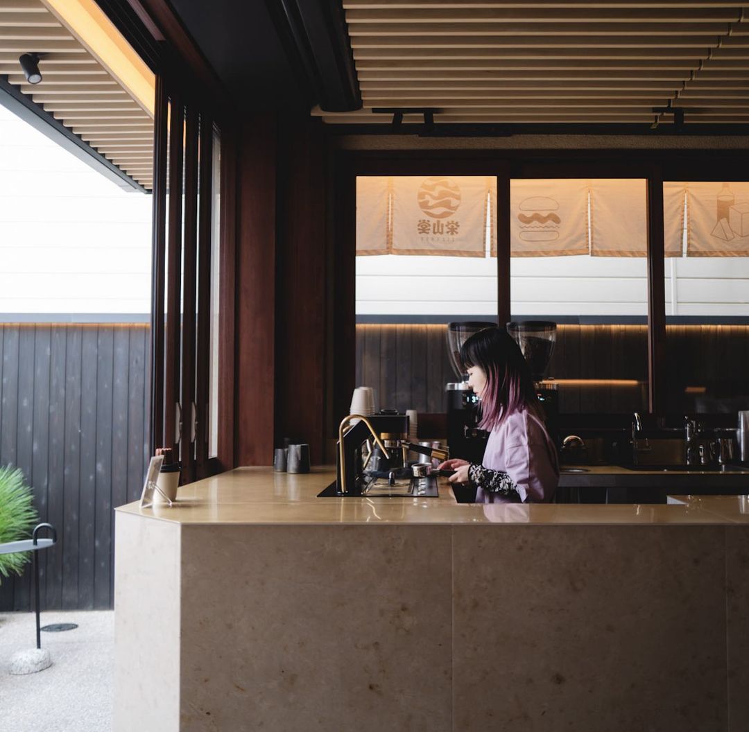 又一日本人氣咖啡品牌來台！京都爆紅咖啡店「here kyoto」插旗台南，3大必訪亮點總整理