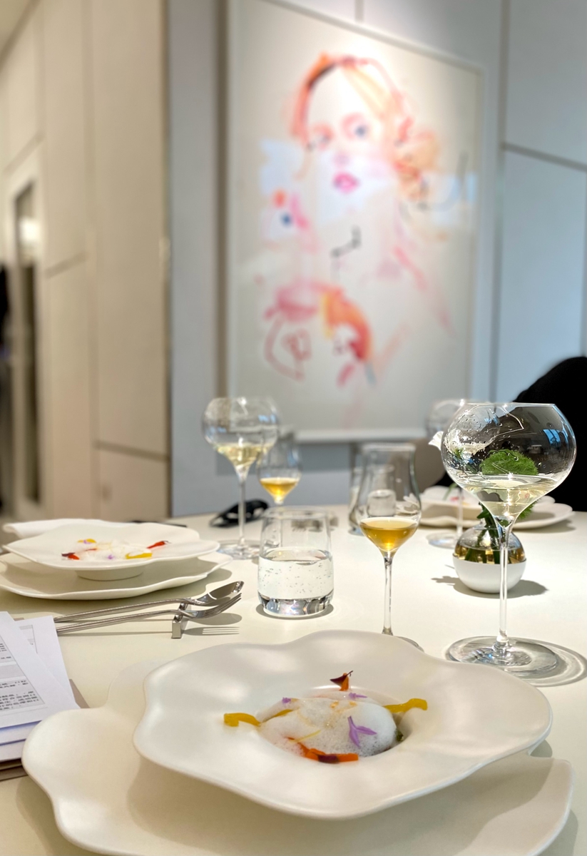 年度最受矚目頂級餐廳「Ａ」開幕！主廚黃以倫用料理策展，與10位台灣當代創作者共同打造餐桌地景