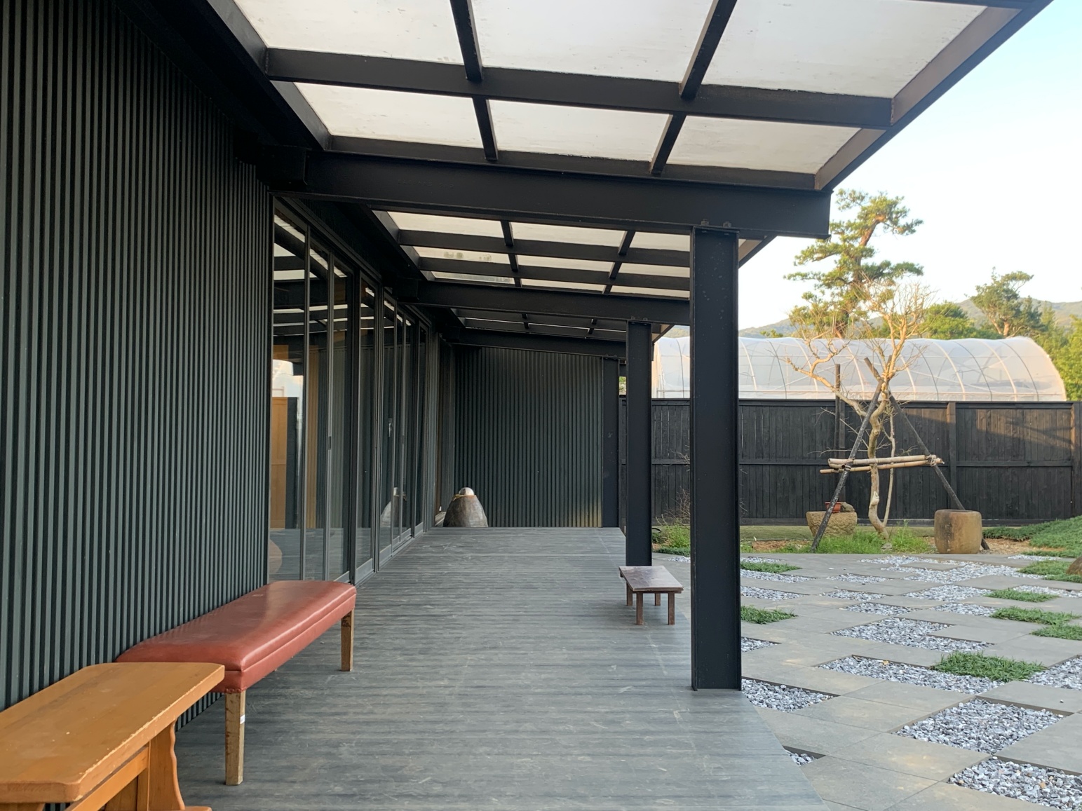 陽明山絕美秘境溫室咖啡廳「Merci裏山」，細節滿滿、古物、植栽看到飽，簡直一秒到日本！