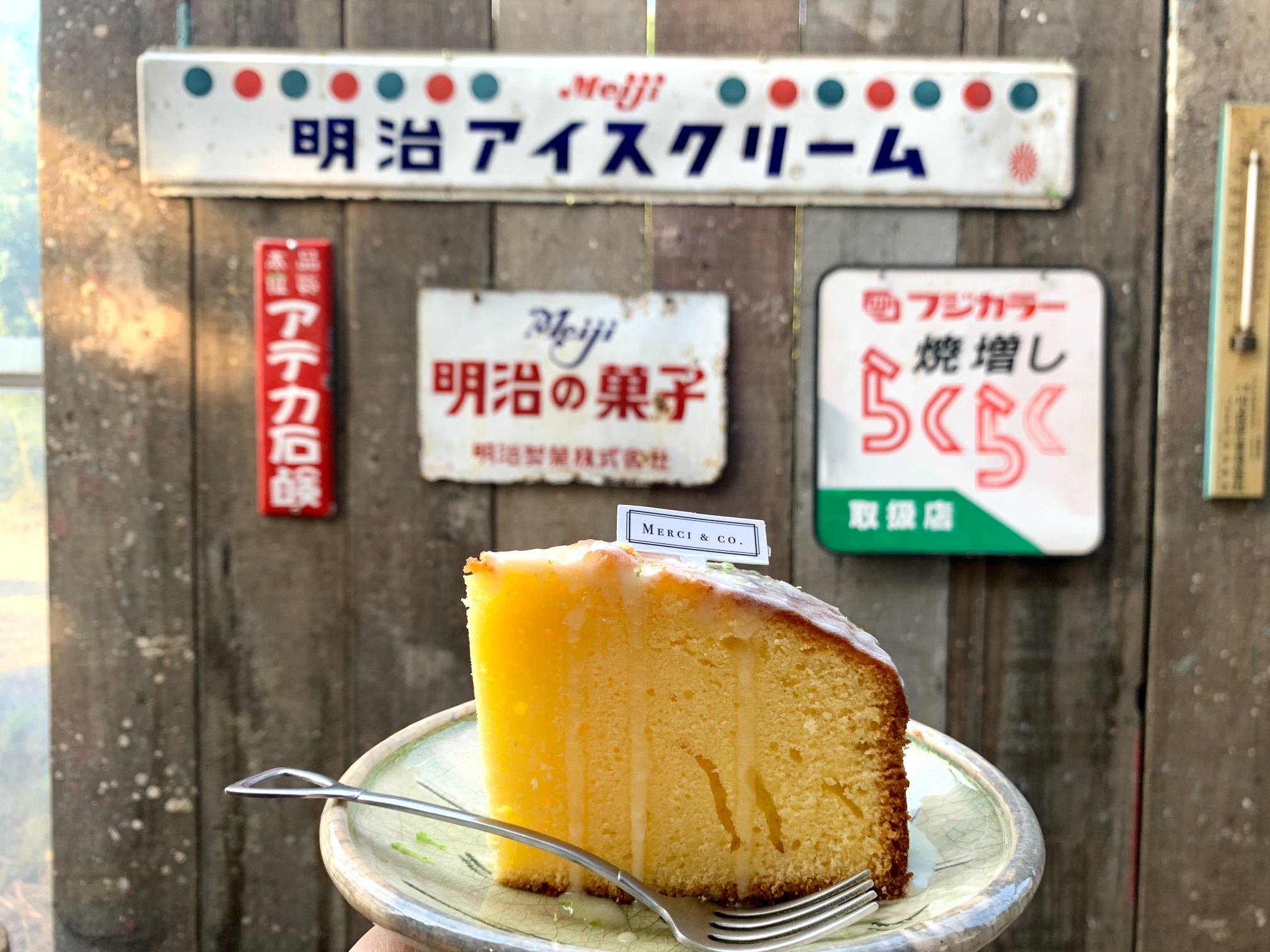 陽明山絕美秘境溫室咖啡廳「Merci裏山」，細節滿滿、古物、植栽看到飽，簡直一秒到日本！