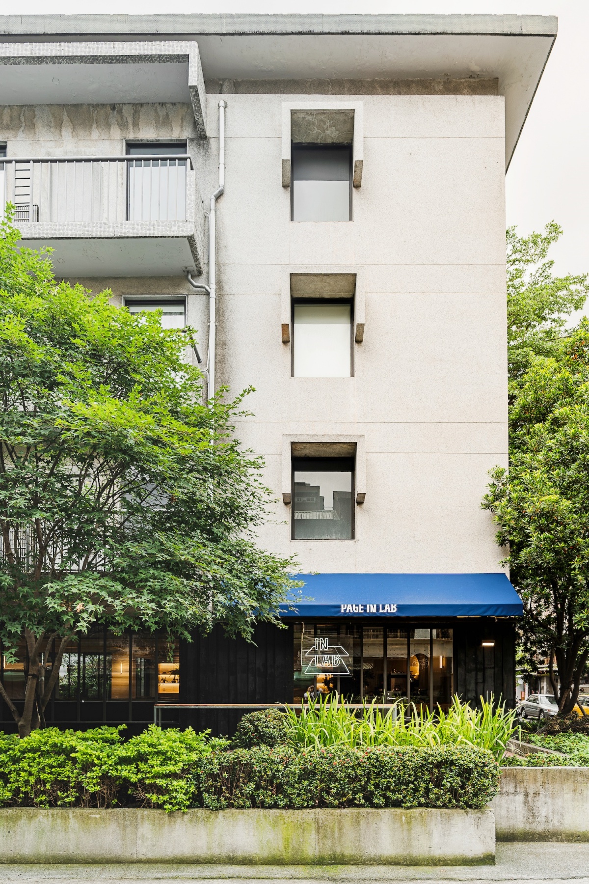大安區聚餐新選擇！義式餐酒館PAGE IN LAB進駐獨棟空間，用香煎蒜蝦、干貝燉飯滿足吃貨味蕾