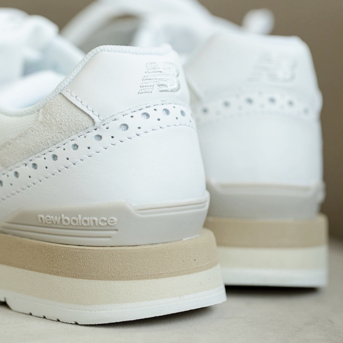 2023春夏球鞋新品總整理！PUMA「奶蓋橘」厚底鞋、New Balance「流蘇雕花」小白鞋讓你秒化身酷甜女子