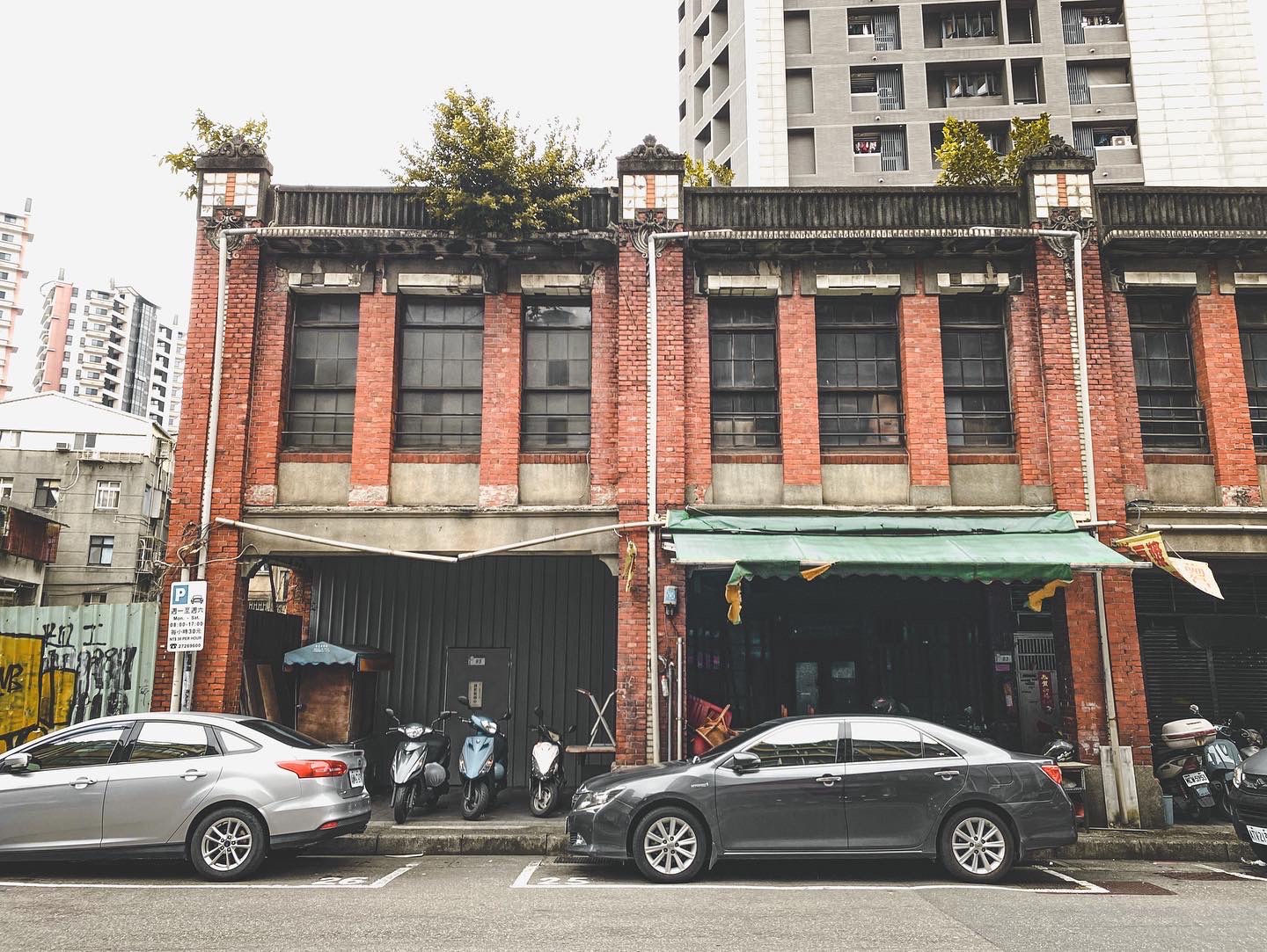 【走讀台北】到台北萬華造訪逝去的地景：林耀堂故居「康定路四連棟」
