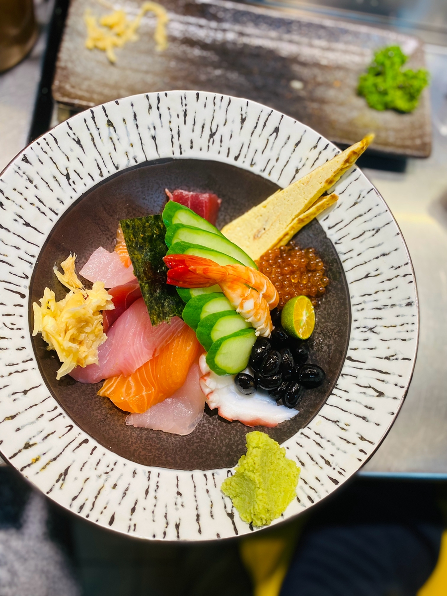 基隆仁愛市場好吃驚！咖哩炒麵、高品質生魚片、手沖咖啡一次打包