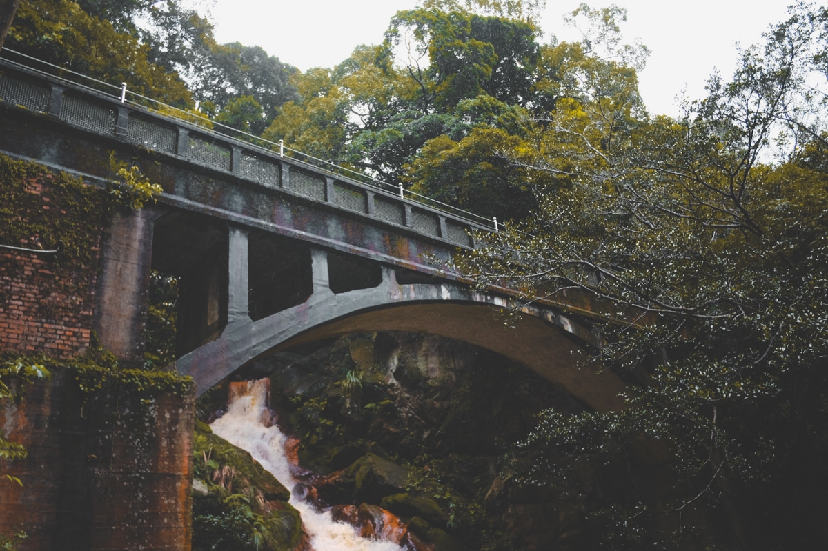 藏在陽明山上的藍寶石湧泉：一窺草山水道系統的藍寶石泉