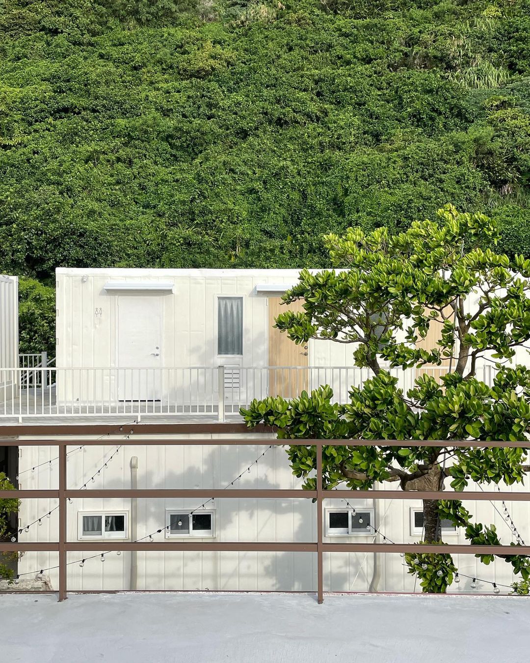 去綠島看海吧！別具特色的綠島住宿推薦：星野旗下海景旅宿、純白貨櫃屋、工業風建築全都有
