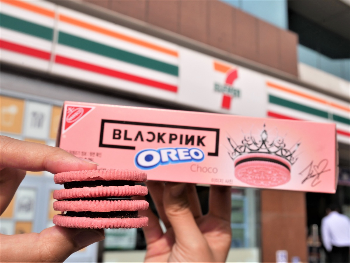 7-11也買得到BLACKPINK聯名OREO啦！粉色餅乾+巧克力內餡超級療癒，價格、開賣地點和時間看這篇