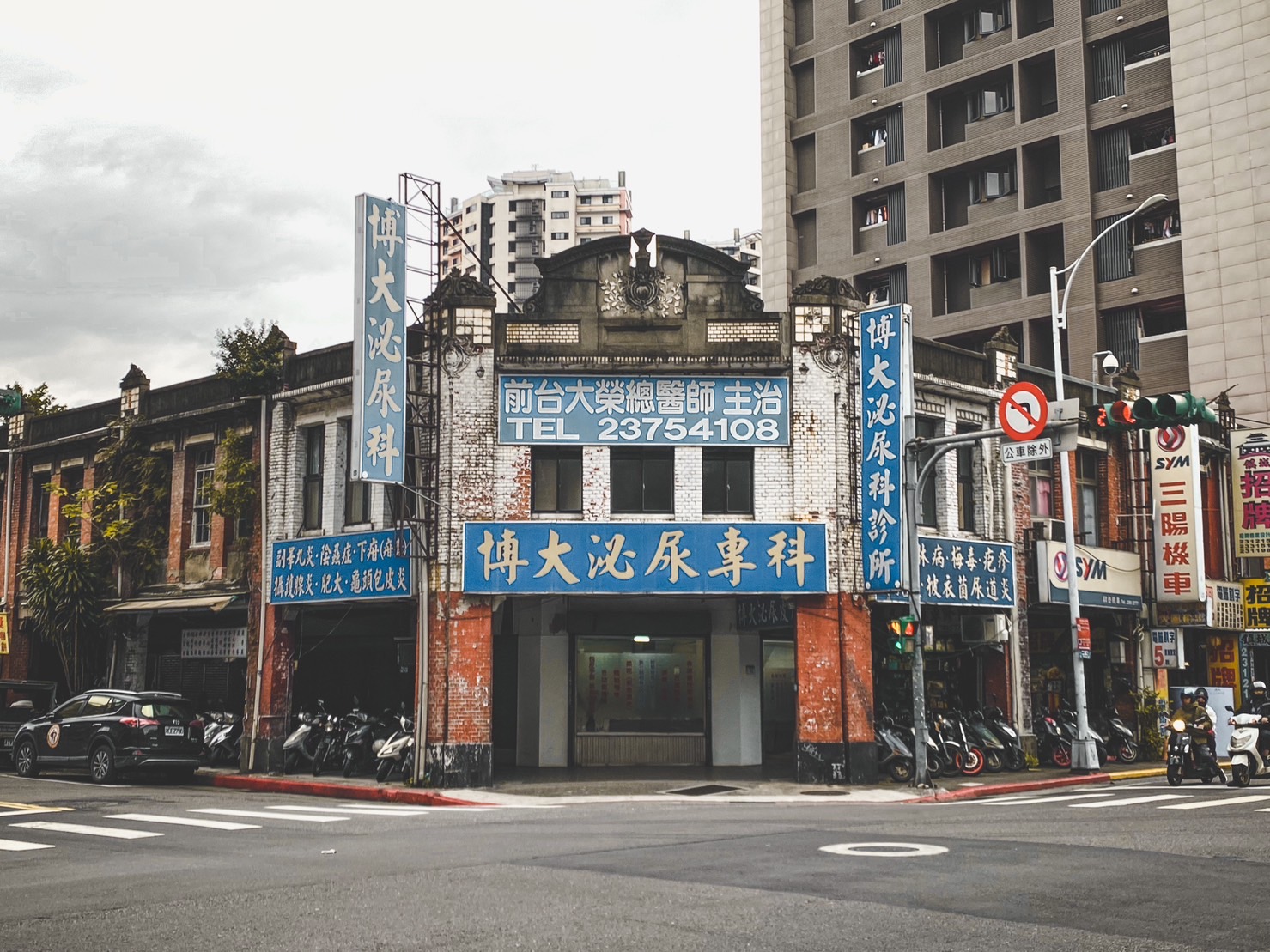 【走讀台北】到台北萬華造訪逝去的地景：林耀堂故居「康定路四連棟」