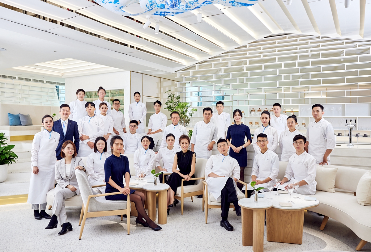 年度最受矚目頂級餐廳「Ａ」開幕！主廚黃以倫用料理策展，與10位台灣當代創作者共同打造餐桌地景